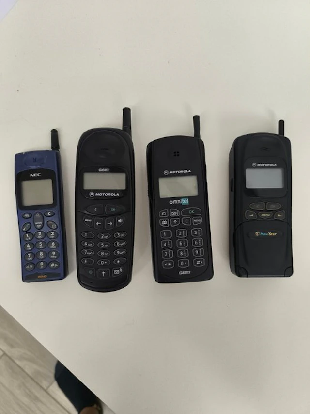 Motorola MG1-4A11/MG1-4D11/MG1-4C11/DB2000 - Mobile phone (4)