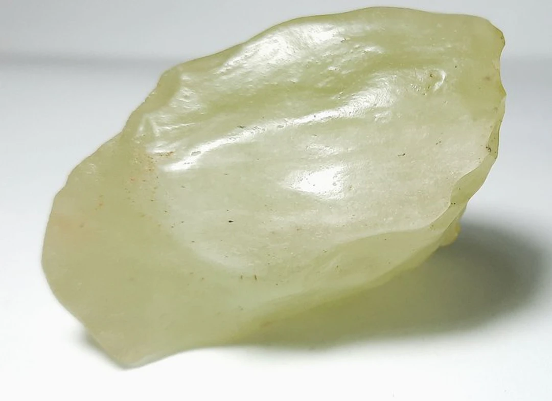 Libyan glass Impattite - Height: 72 mm - Width: 50 mm - 103 g