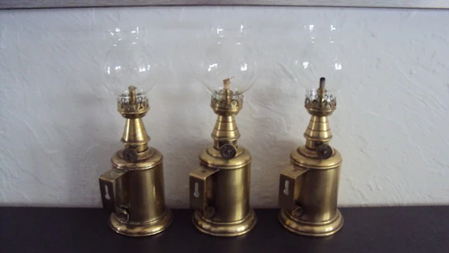 Oil lamp (3) - 3 antique pigeon lamps with mineral spirit