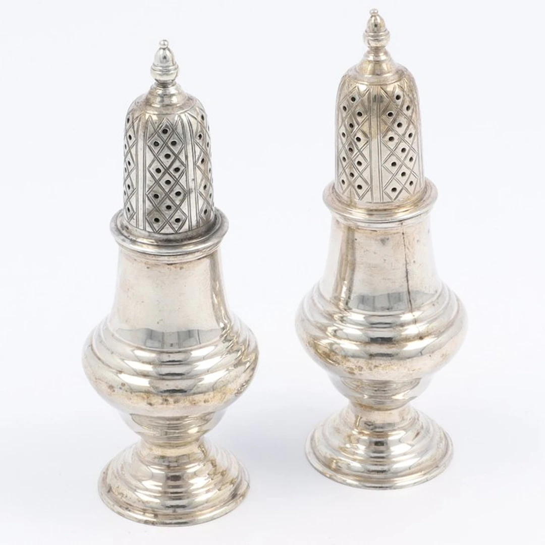 William Hutton & Sons - Salt and pepper container set (2) - .925 silver