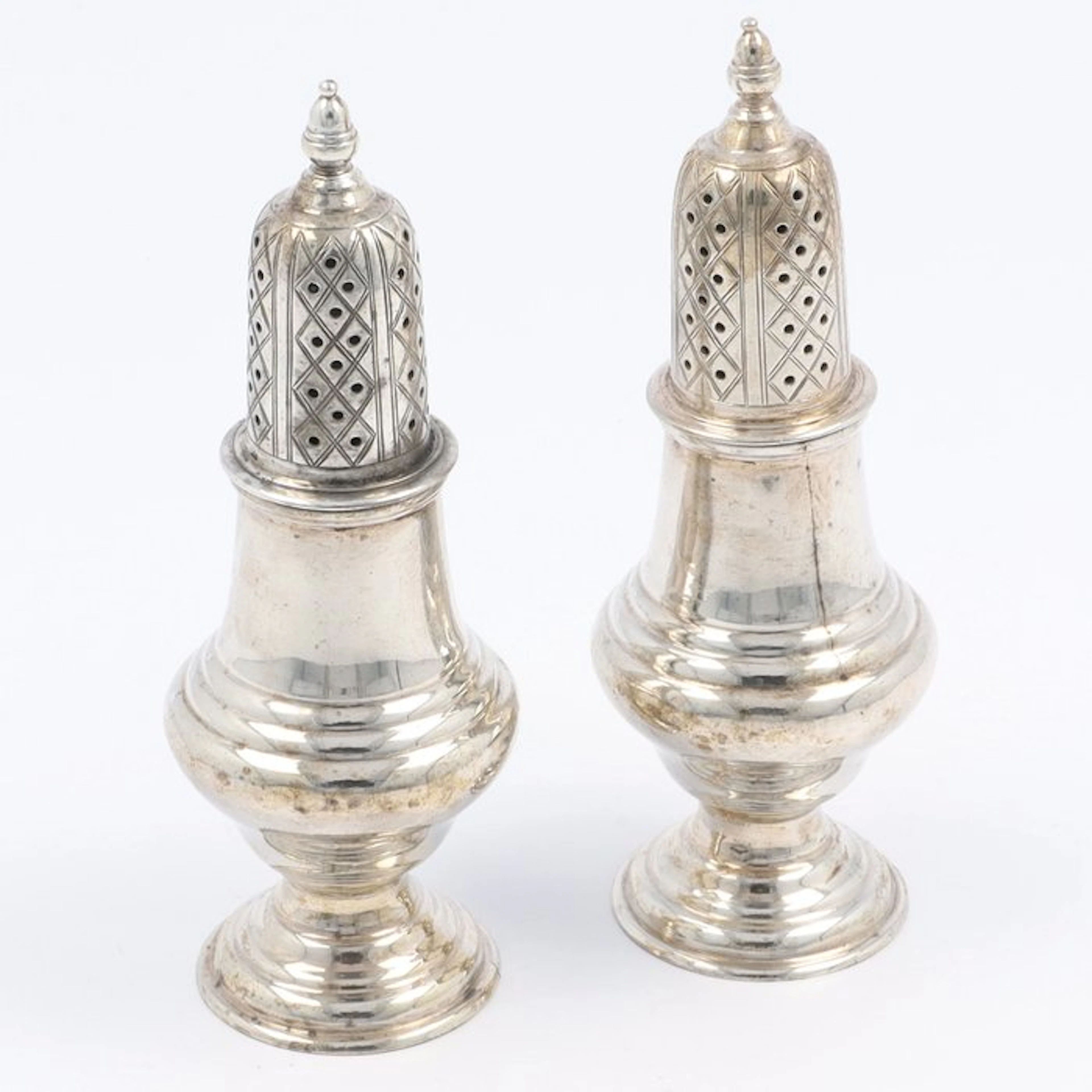 William Hutton & Sons - Salt and pepper container set (2) - .925 silver