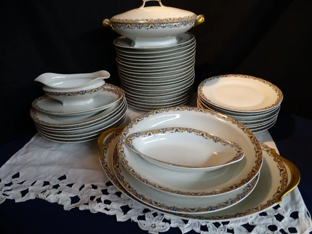 Limoges - Dinner set (39) - Porcelain