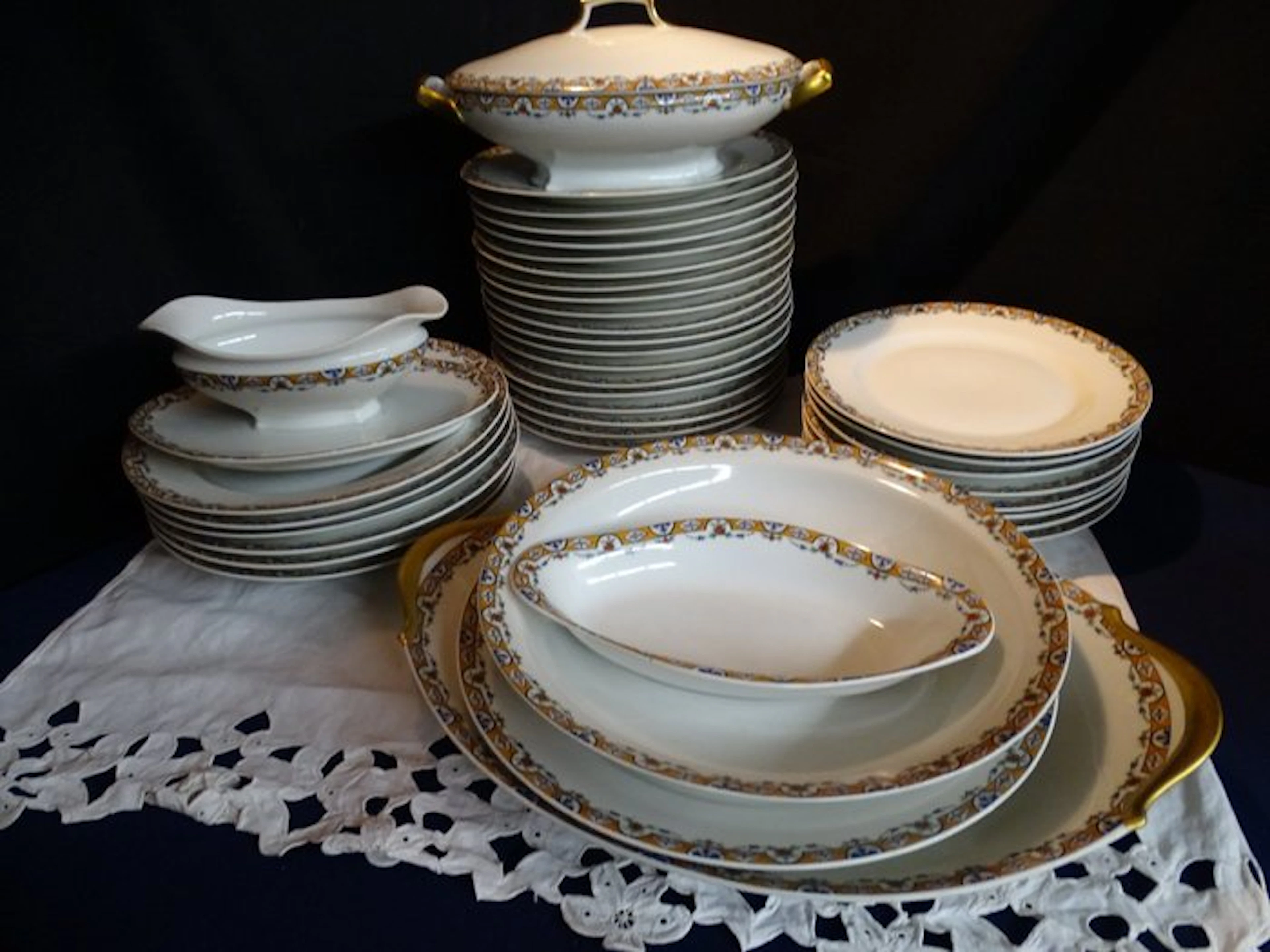 Limoges - Dinner set (39) - Porcelain