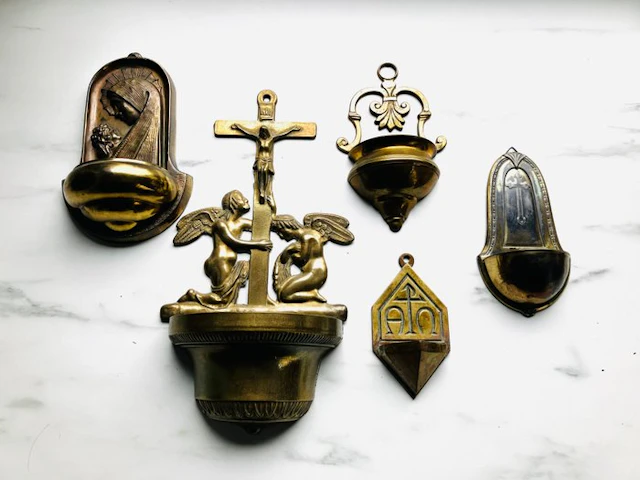 Holy water font (5) - 1900-1910, 1920-1930 - Brass - set of 5