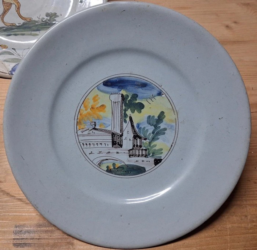 Dish - Earthenware - Maiolica - first half of the 17th century