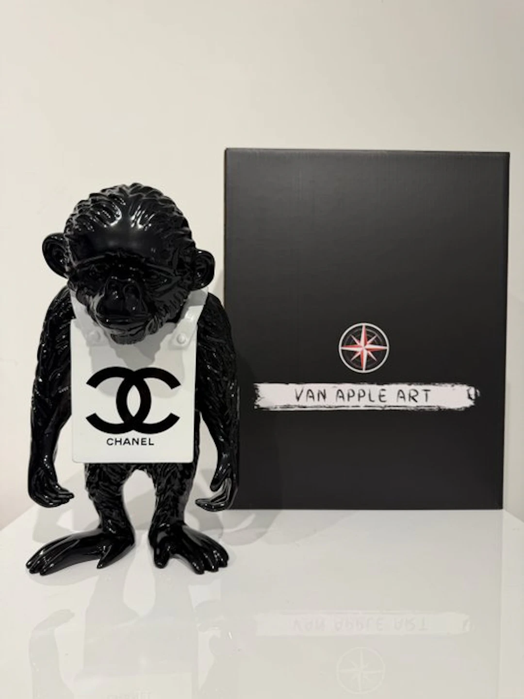 Van Apple - Fashion Monkey - Chanel