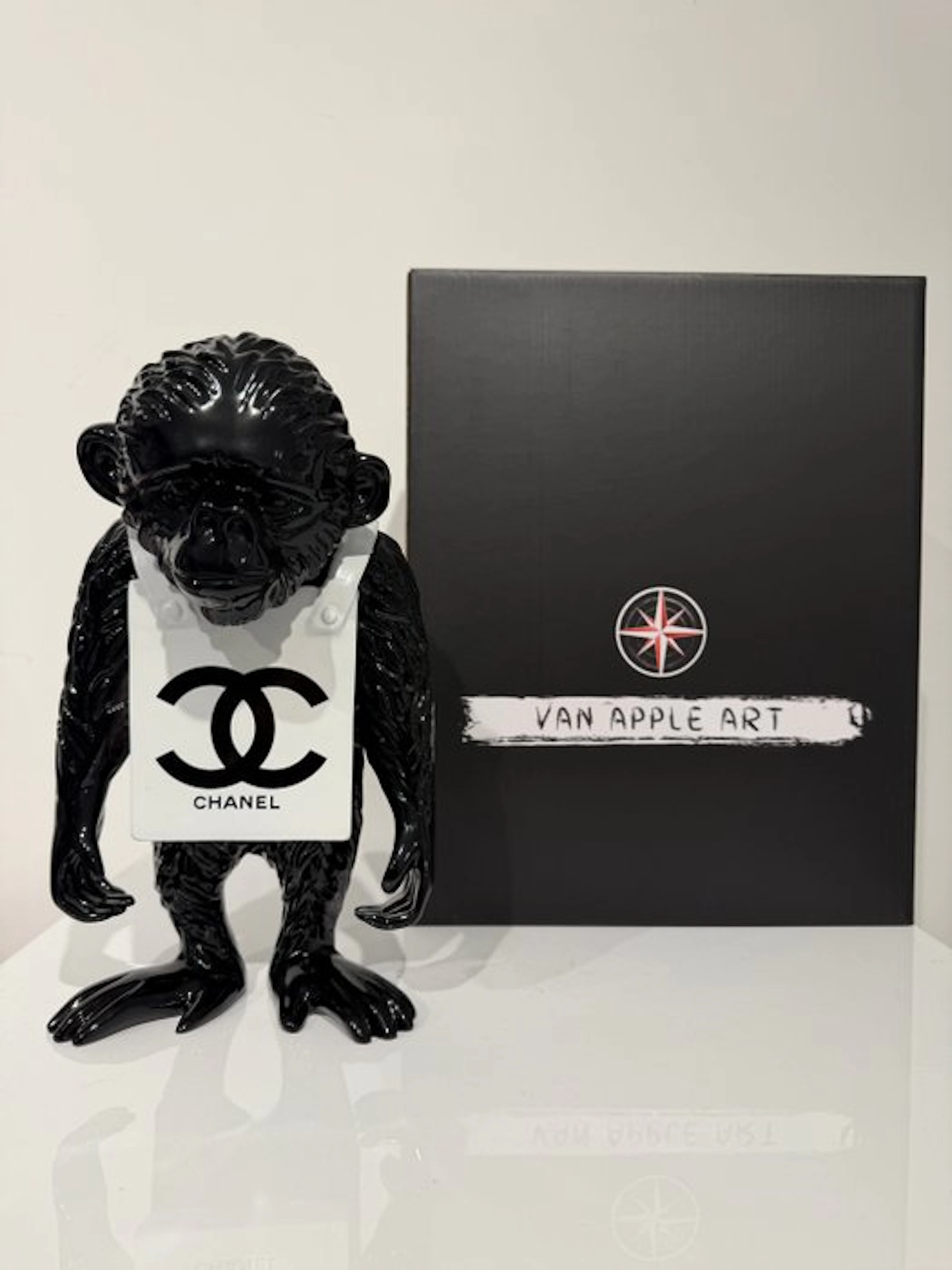 Van Apple - Fashion Monkey - Chanel