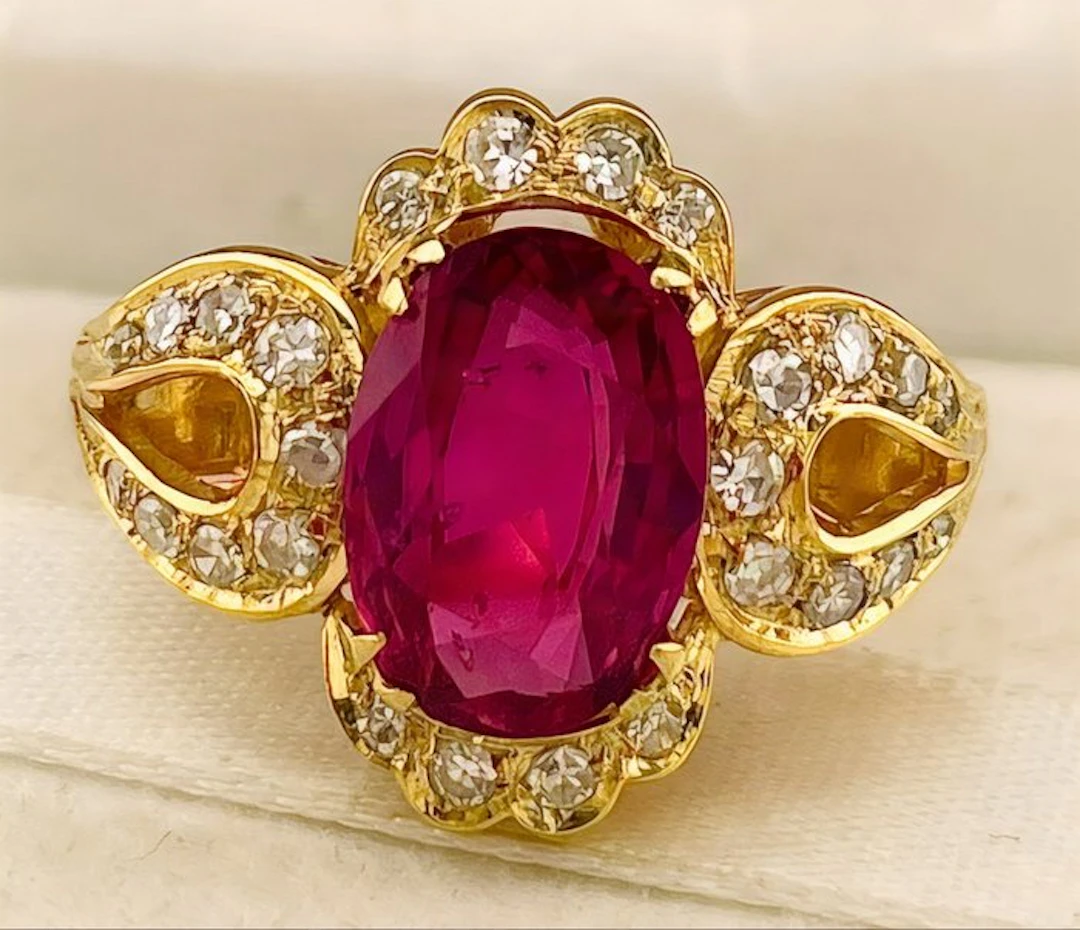 Ring - 18 kt. Yellow gold Ruby - Diamond