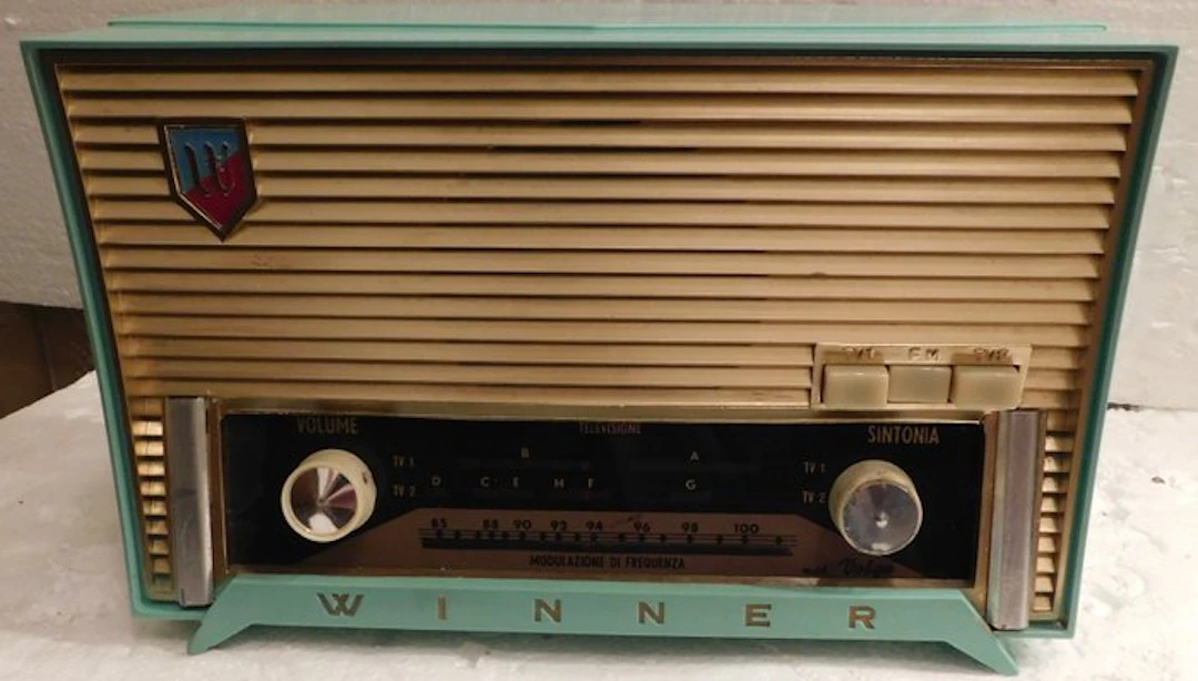 Winner - Volga Tube radio