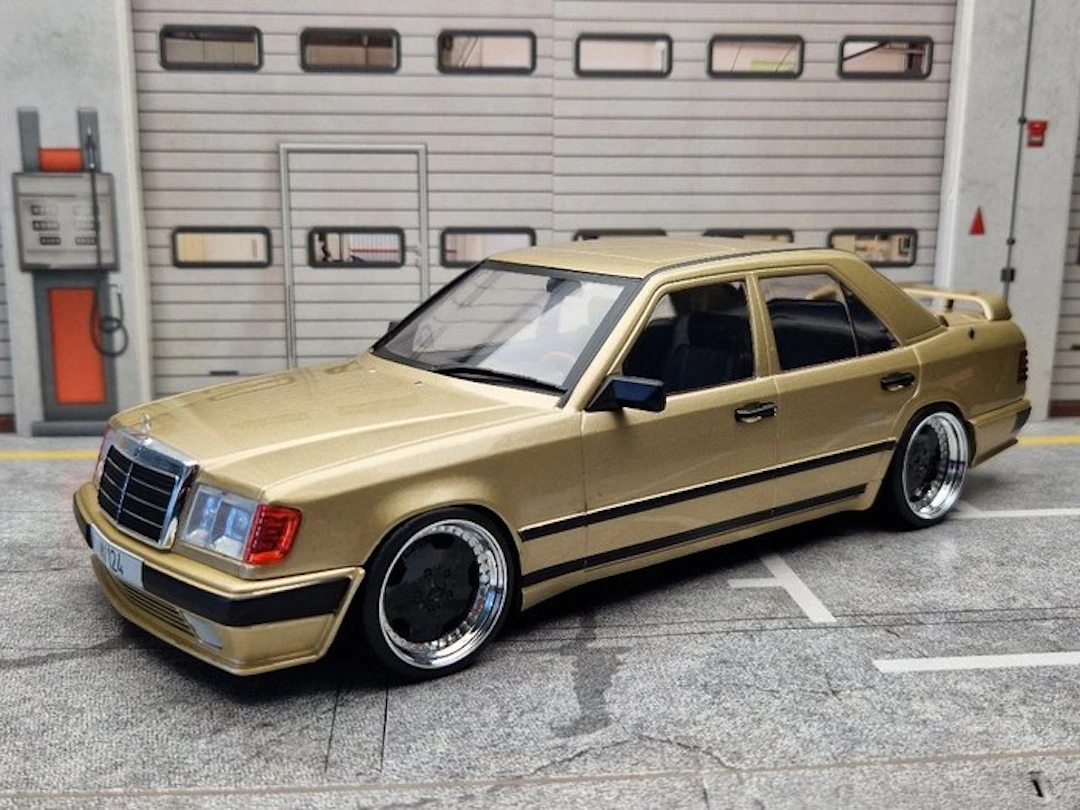 MCG 1:18 - Model car - Mercedes Benz E-Klasse W124 - 1990...
