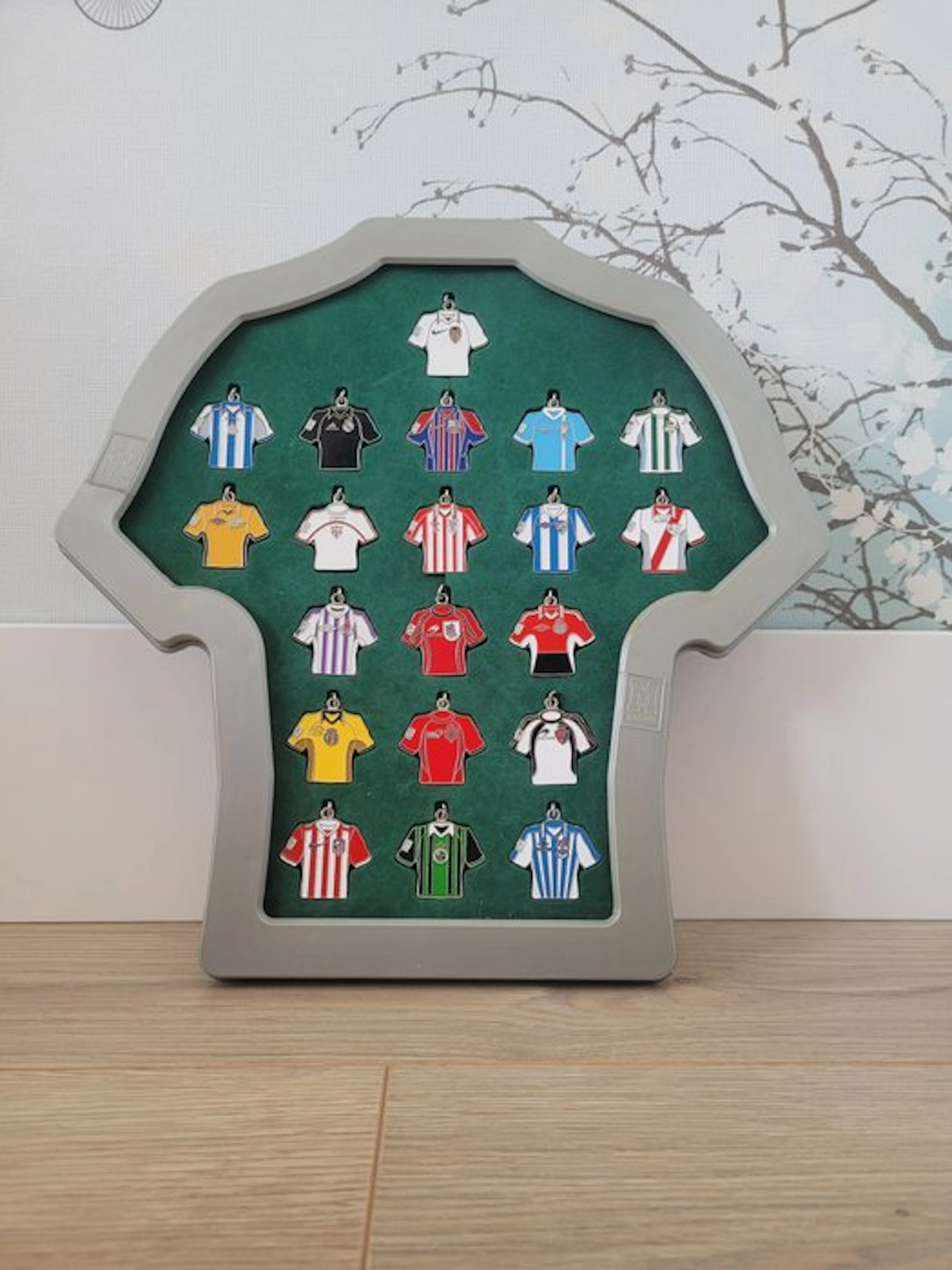 Complete collection: T-shirts and keychains—Spanish League 2002/2003.