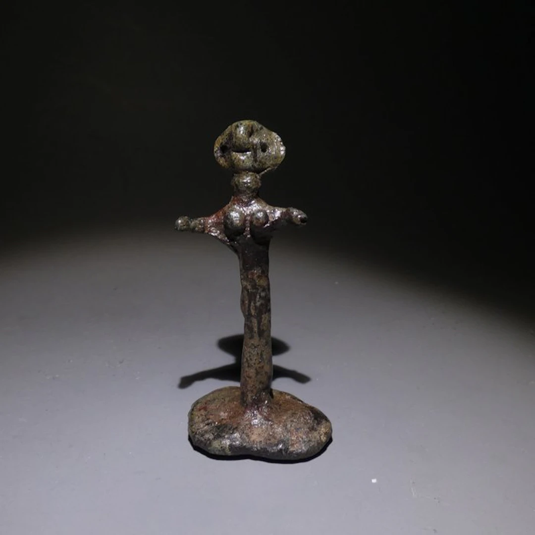 Achaemenid Bronze Important Figure, ex-voto. 5,5 cm H. 5th century BC.