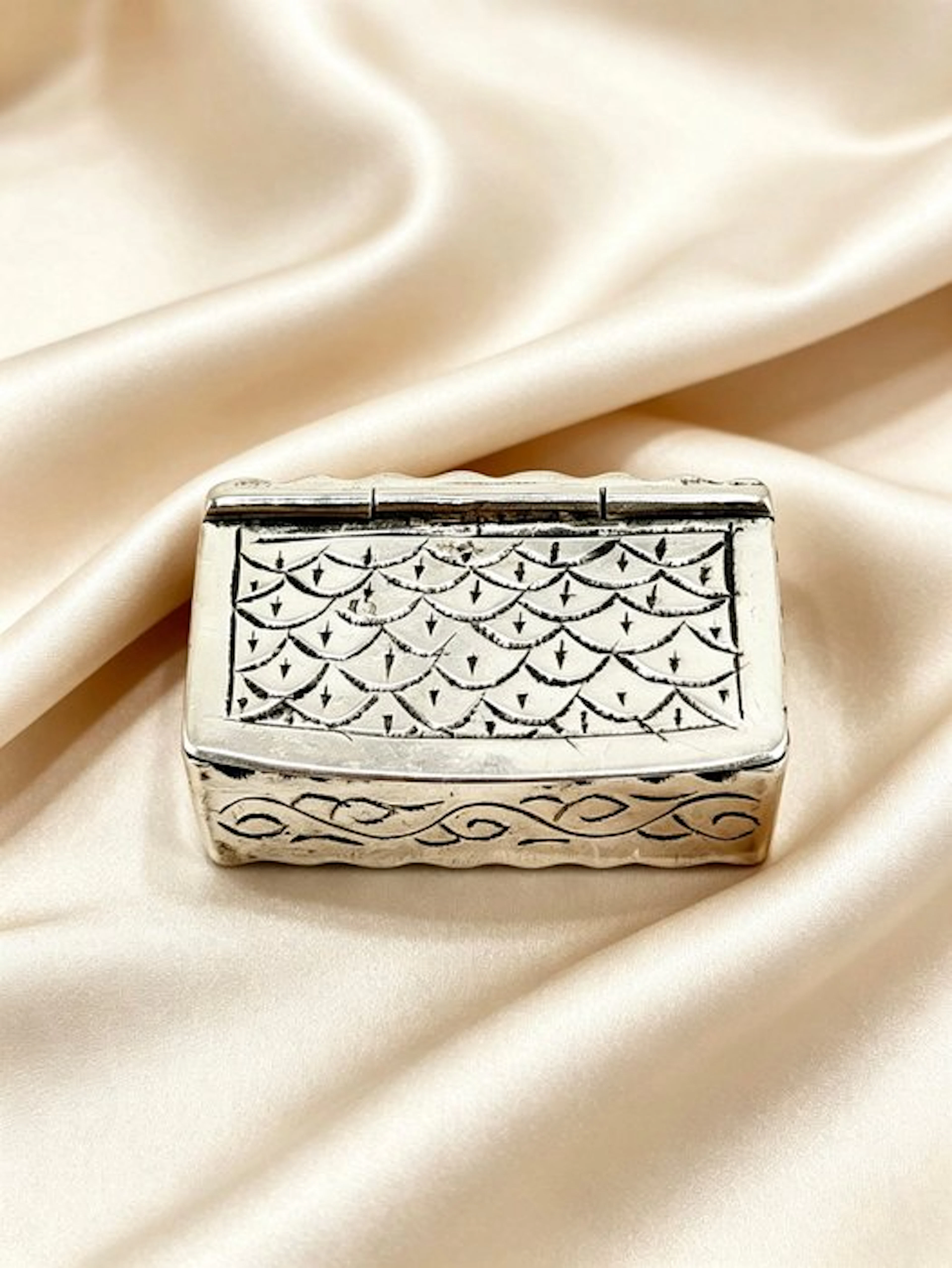 Box - .950 silver - antique silver box