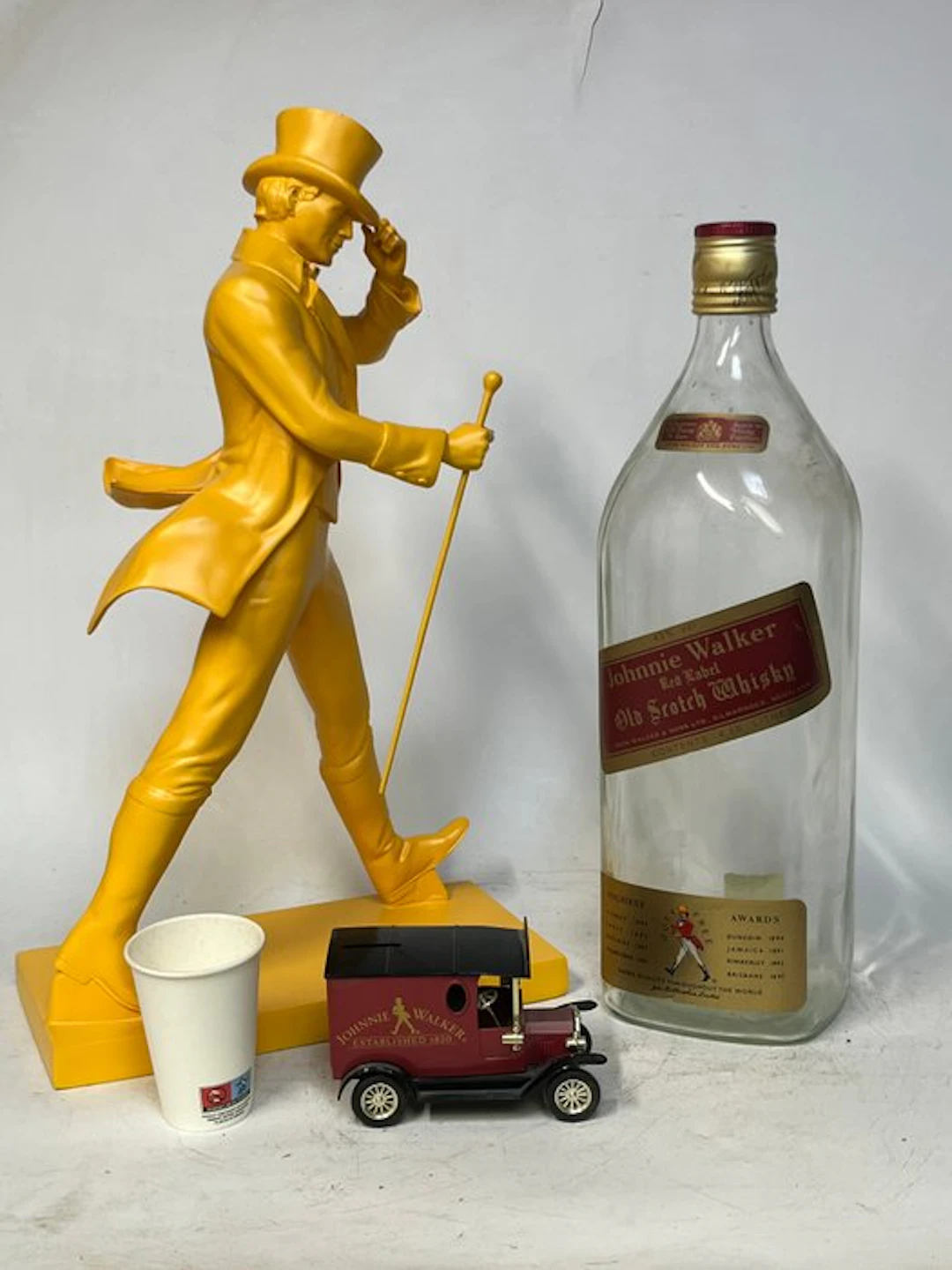 Johnnie Walker collection - Sign (3) - collection - Glass, Composite, Iron