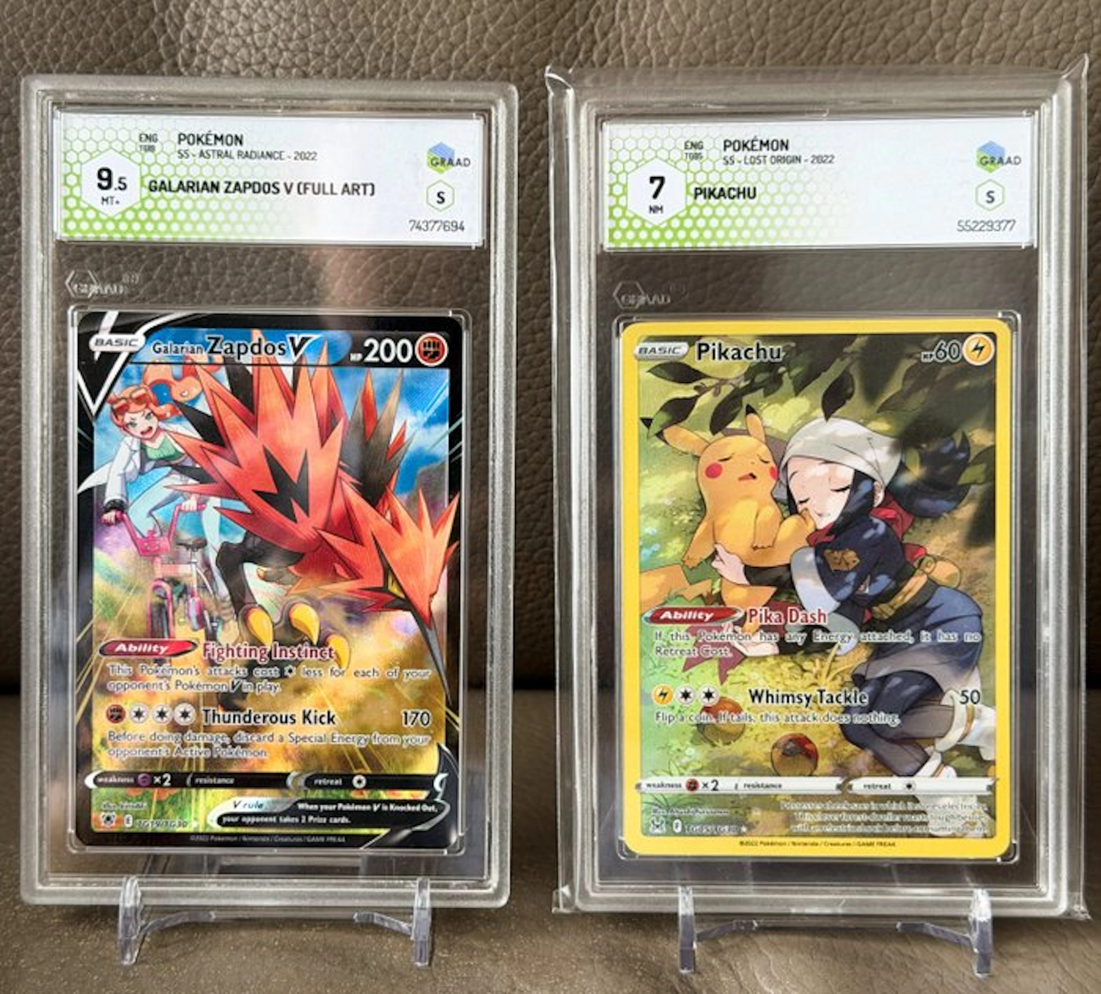 Pokémon - 2 Graded card - Pikachu