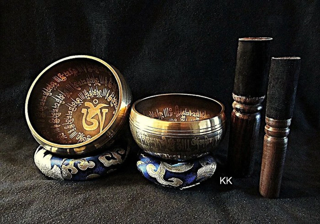 Singing bowl - 2x 3-piece complete sets of singing bowls...