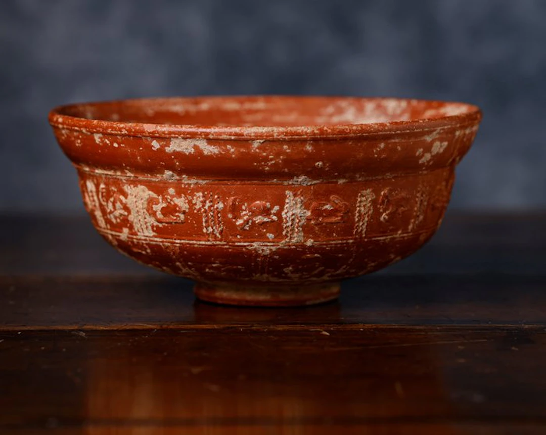 Ancient Roman terra sigillata bowl with beautiful decoration - 6.5 cm