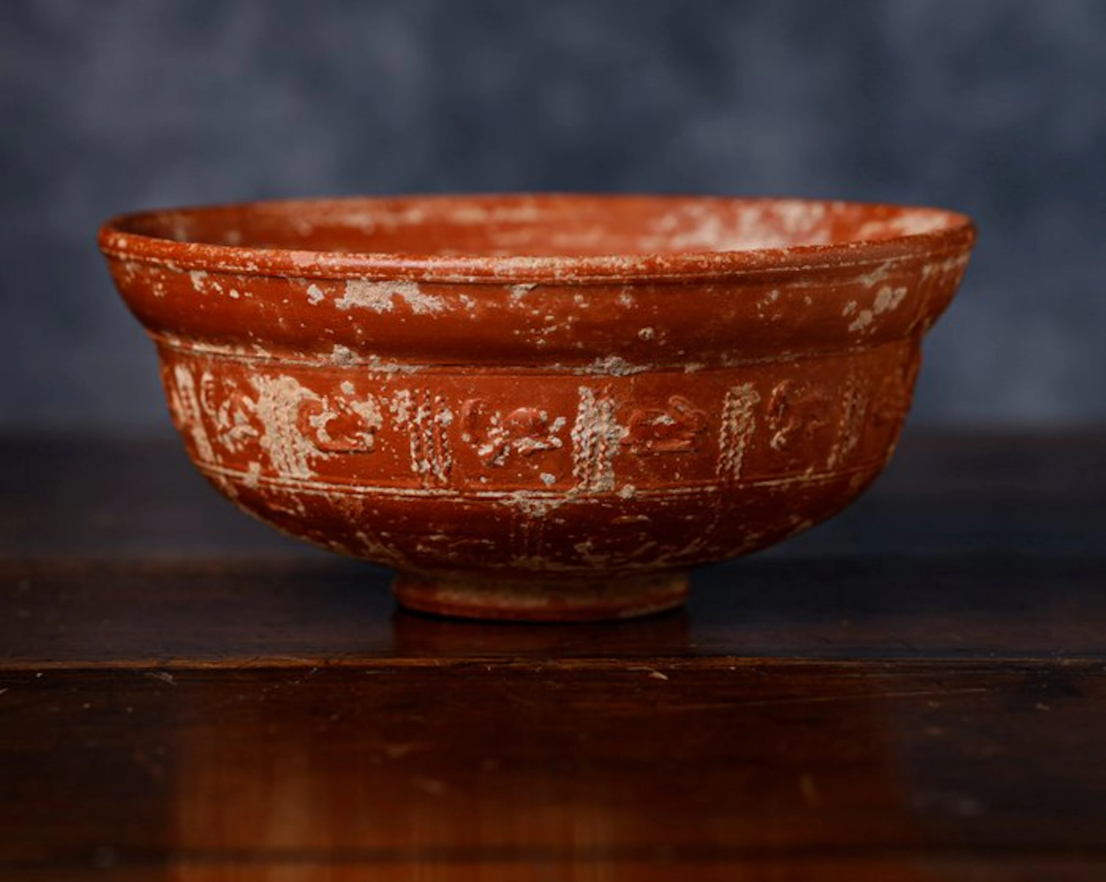 Ancient Roman terra sigillata bowl with beautiful decoration - 6.5 cm