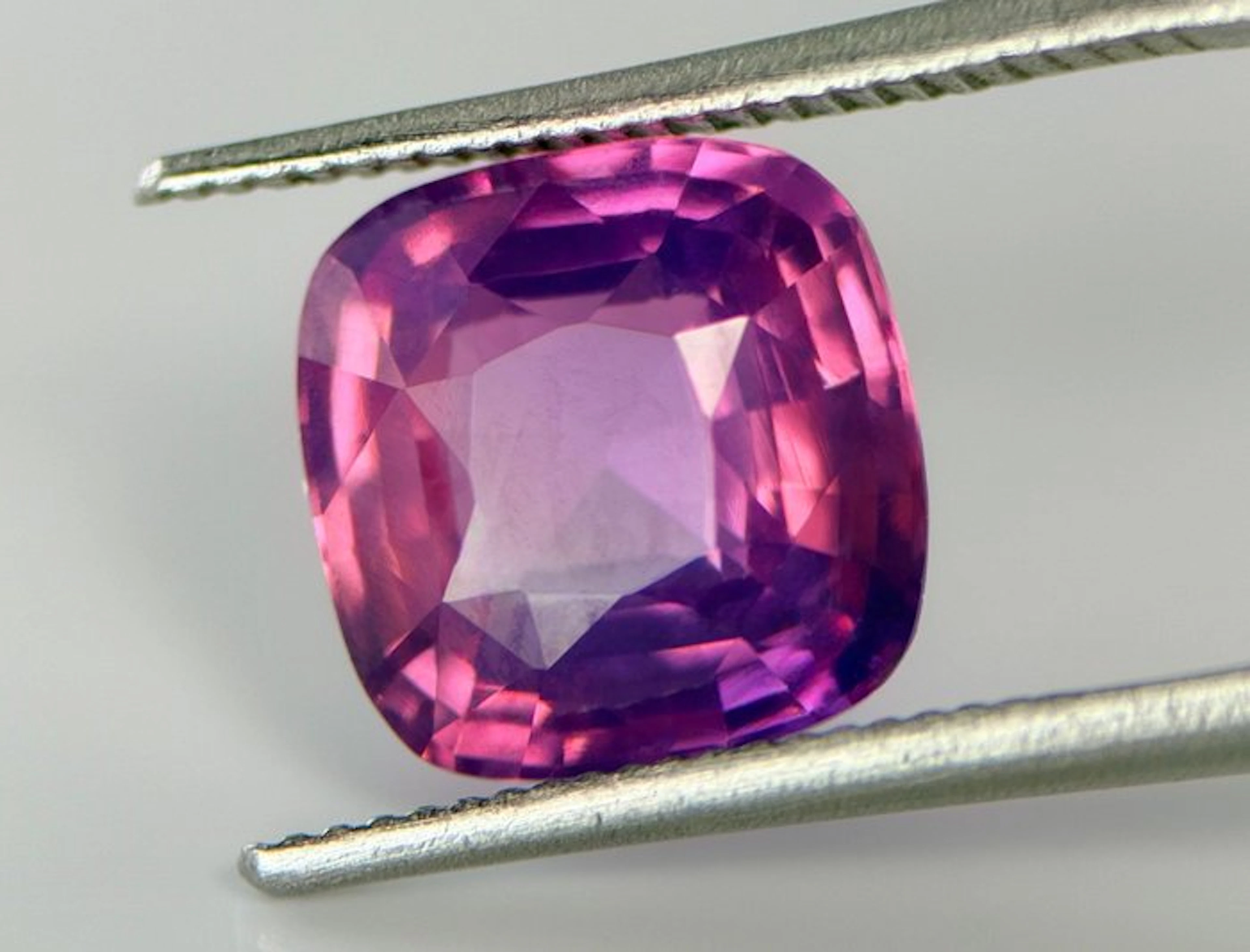 Purple, Pink Sapphire - 3.70 ct - Gem research Swiss Lab (GRS) - Sri Lanka