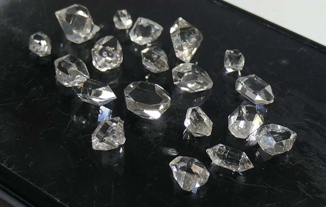 Double-terminated quartz, Herkimer Diamond type Crystals- 5.72 g - (19)