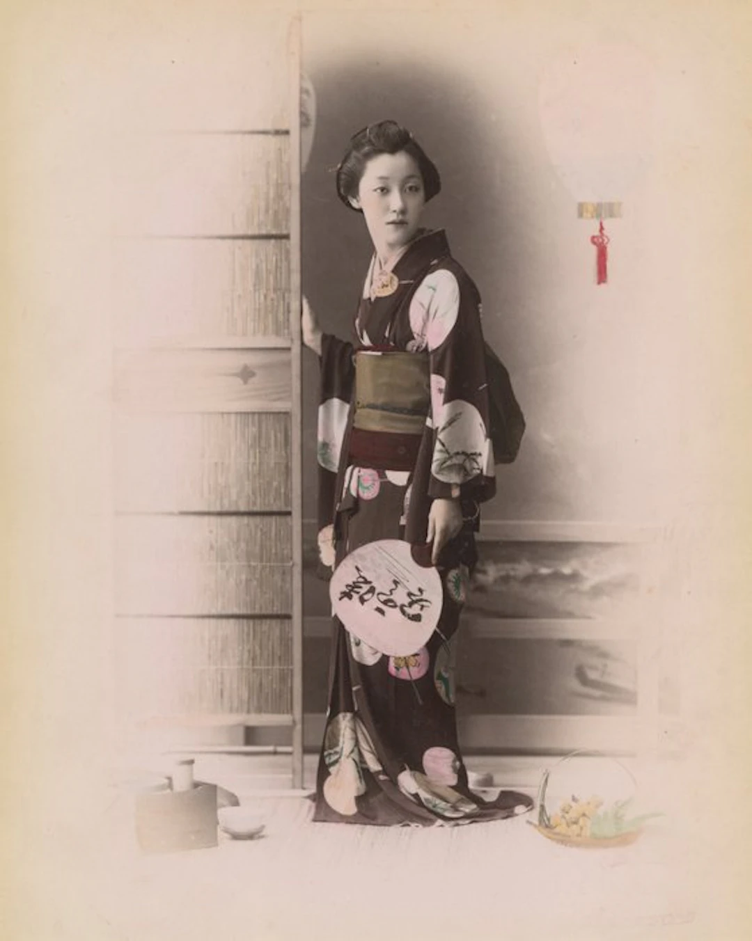 Enami, Farsari, Suzuki, Yokohama School (XIX) - Girl at fan