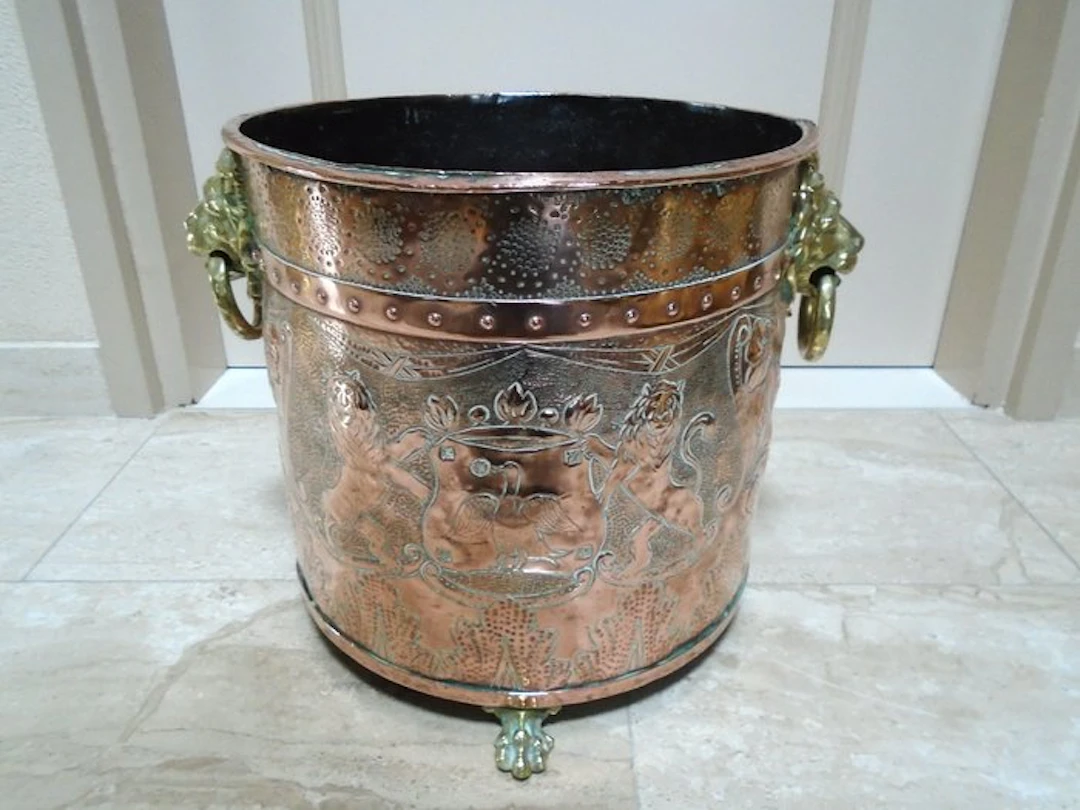 Bucket - Copper - nailed bucket, wooden box