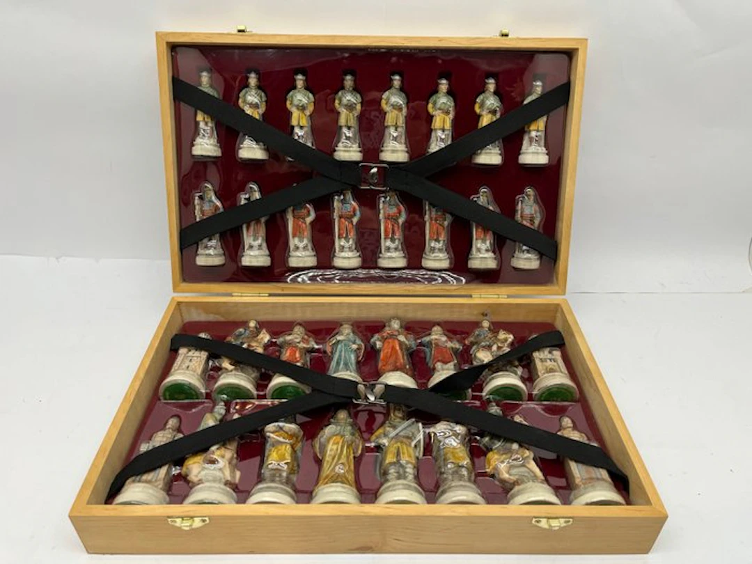 Nigri - Chess set - Battaglia di Camelot - Hand-painted marble powder