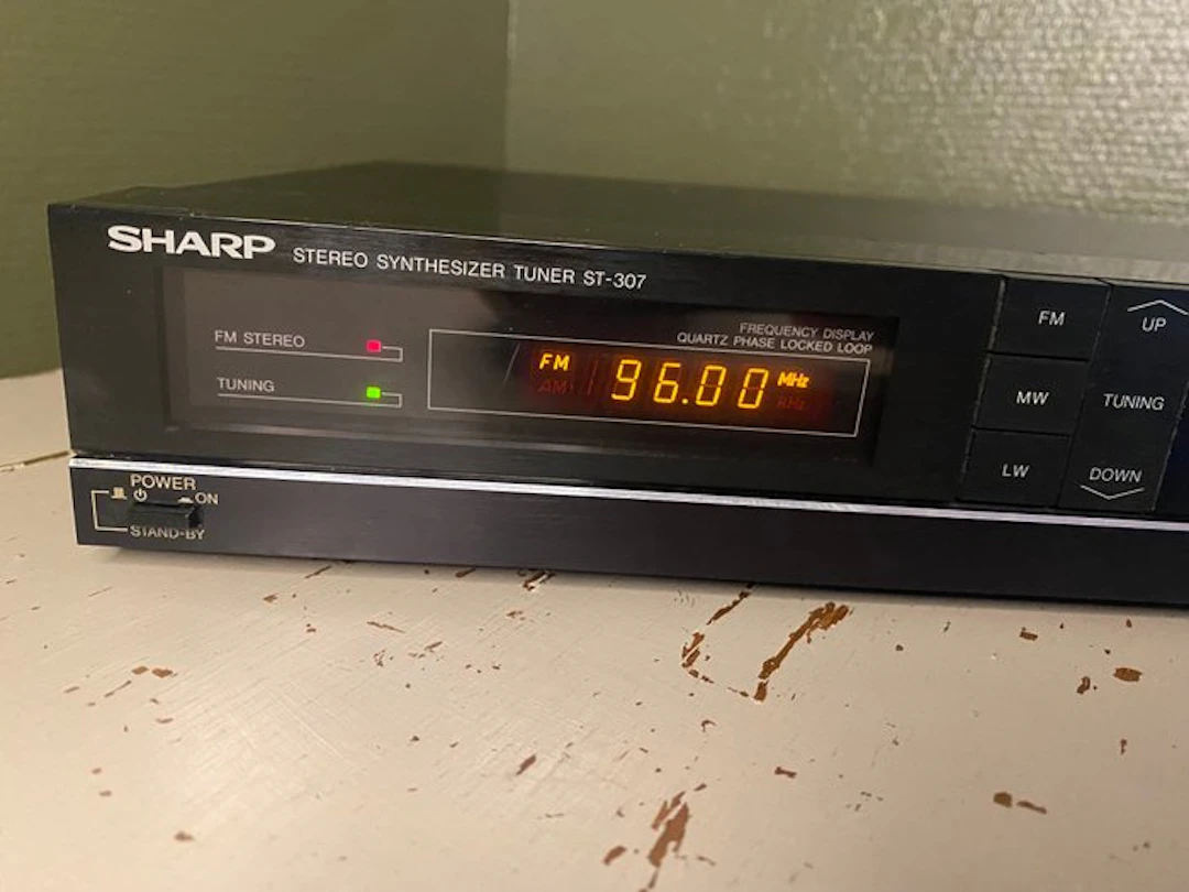 Sharp - ST-307 Synthesizer Stereo Tuner