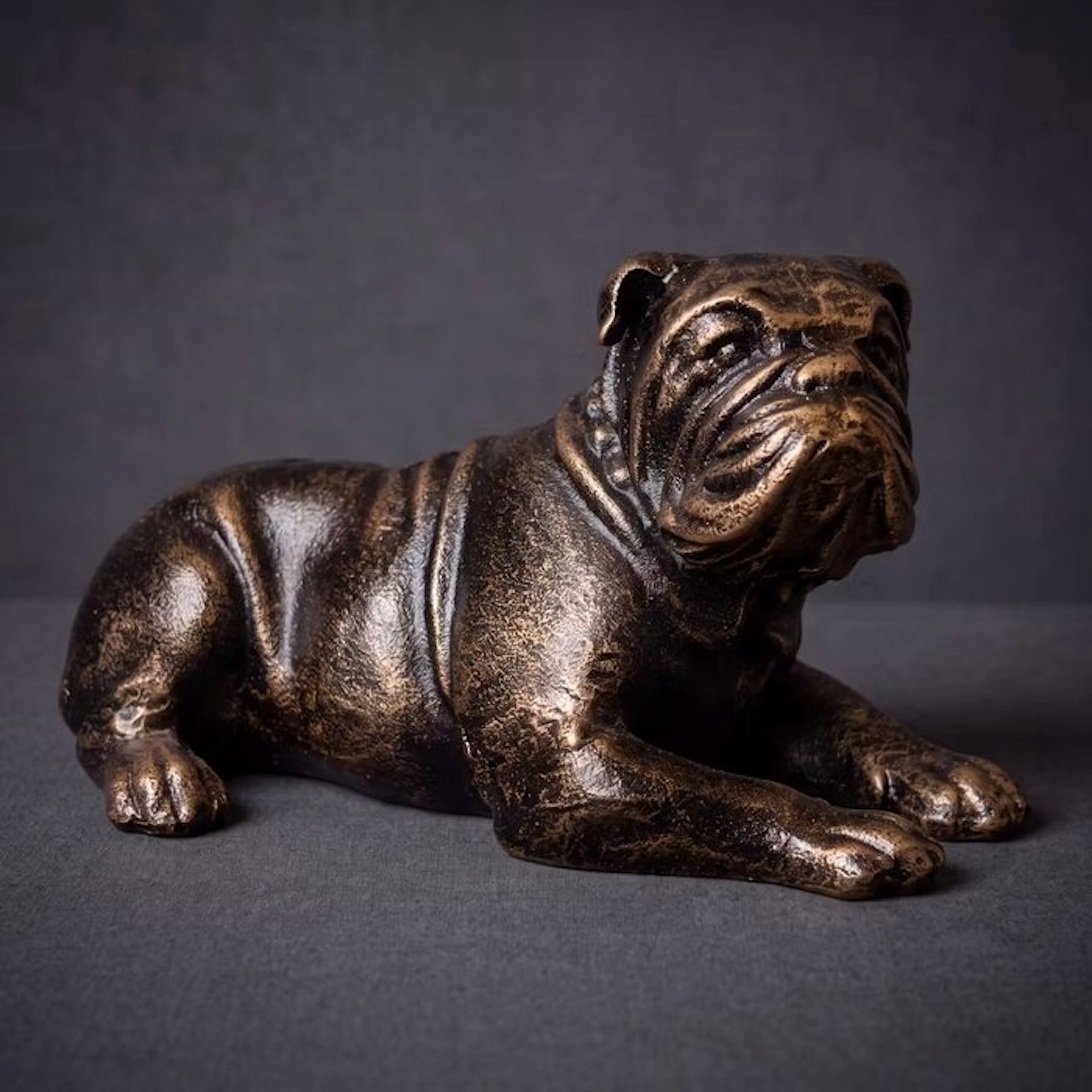 Statue, Liggende Bull Dog 27 cm / 3.1 kg (Zonder...