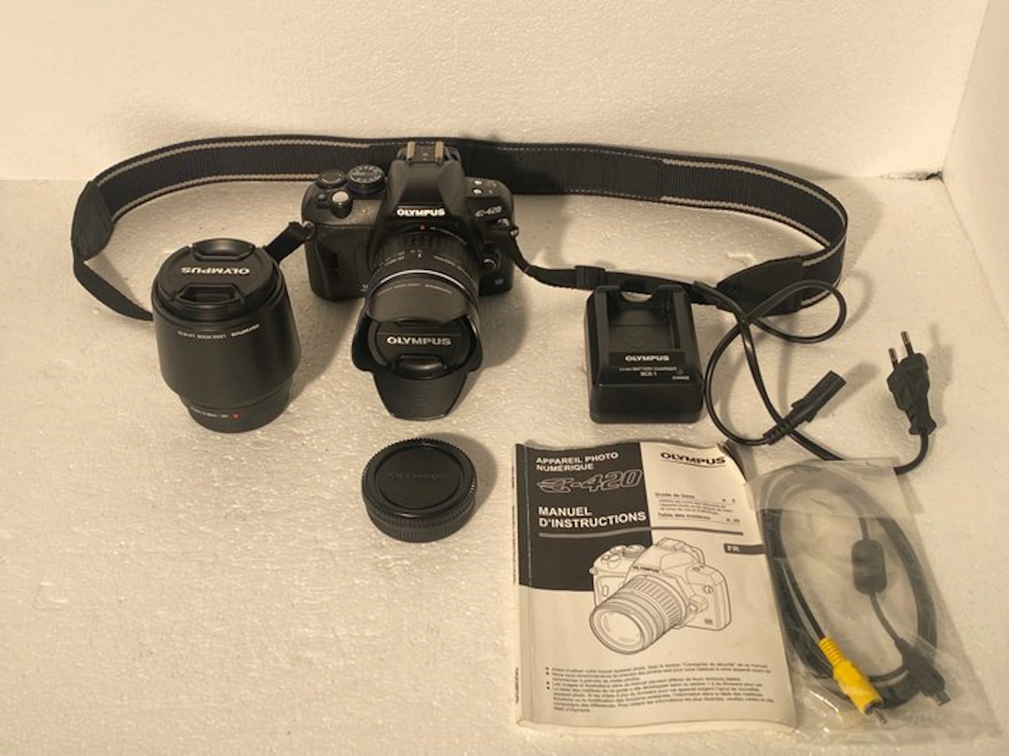 Olympus E-420 con obiettivi 14-42 e 40-150 Digital reflex camera (DSLR)