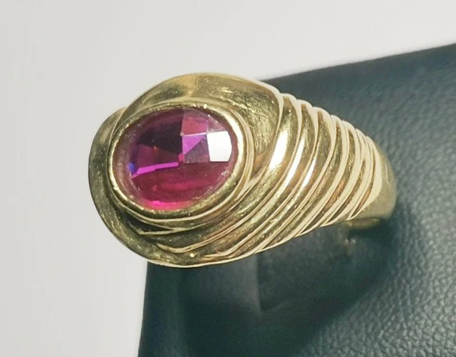Cocktail ring - 18 kt. Yellow gold - ruby-colored gem