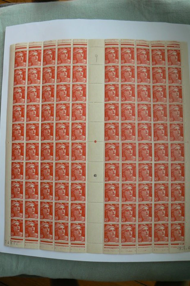 France - Sheet of 100 Marianne stamps by Gandon.