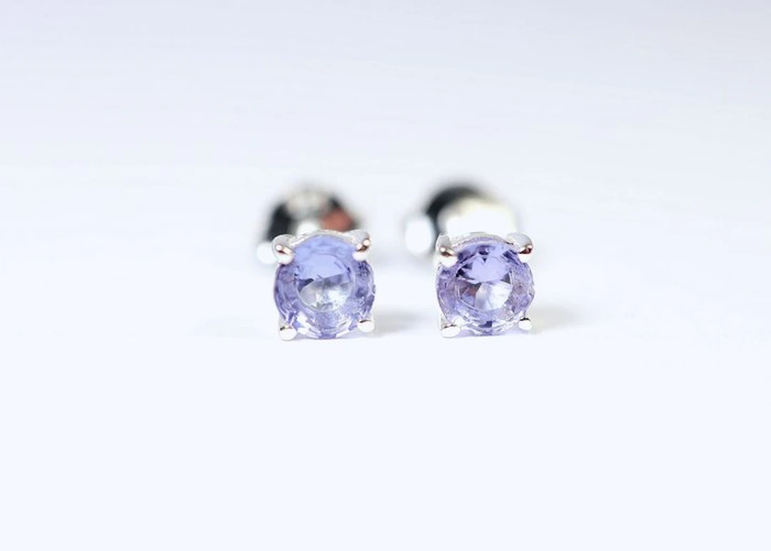 2 x Tanzanite stud earrings / new 925. Sterling silver - 0.74 g - (2)