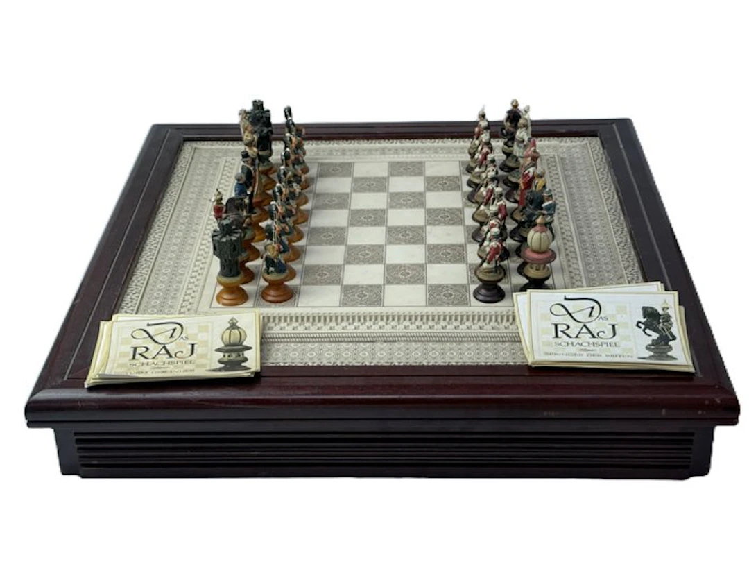 Franklin Mint - Chess set - The Raj Chess Game Pawn of the Indians - Pewter