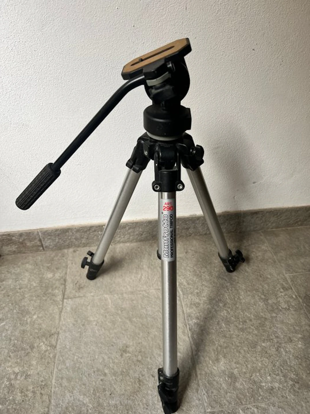 Manfrotto 290 + 128LP fluid head Tripod
