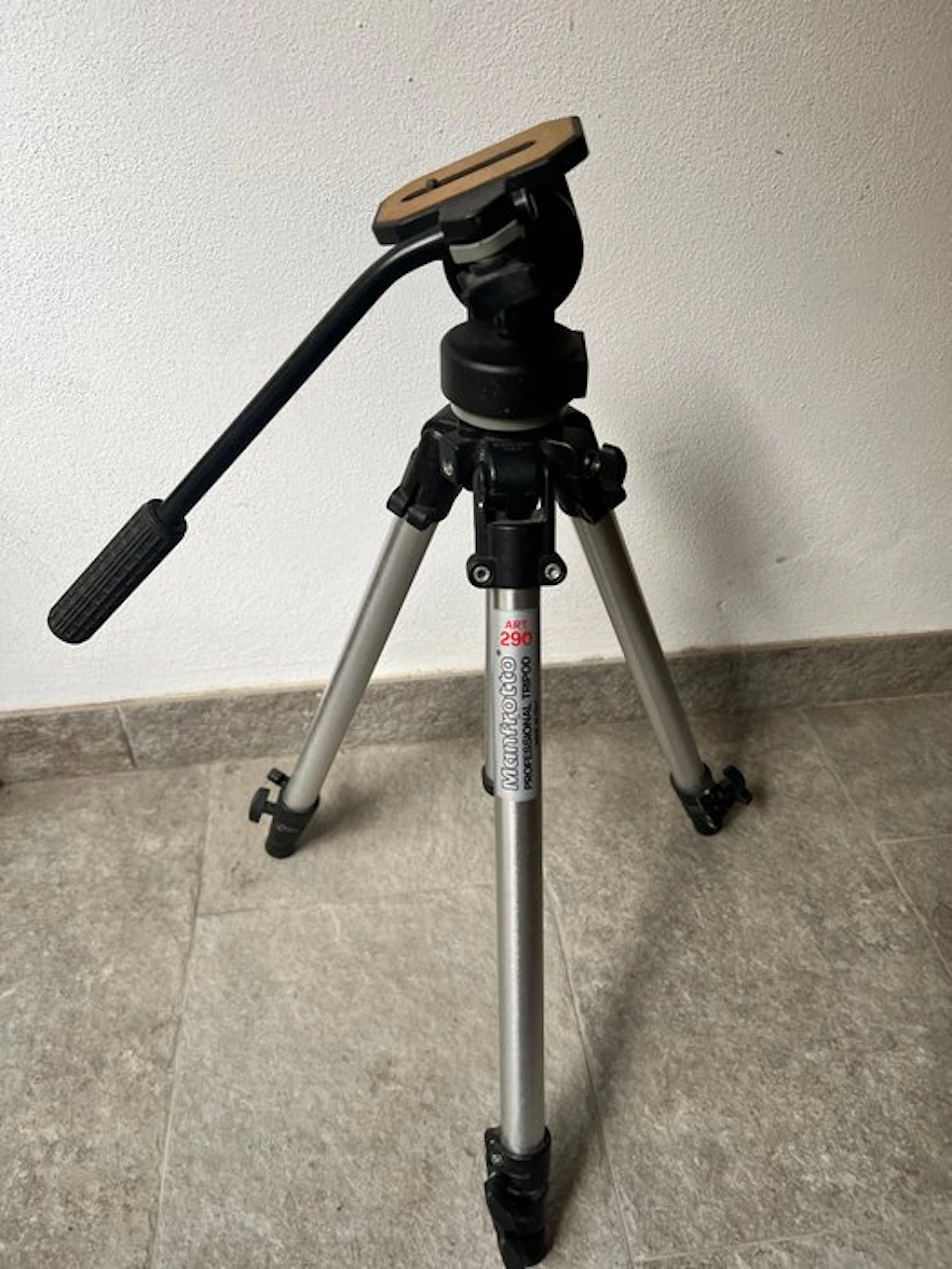 Manfrotto 290 + 128LP fluid head Tripod