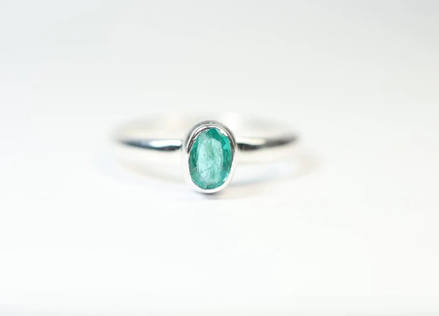 Emerald Ring / new- 2.36 g - (1)