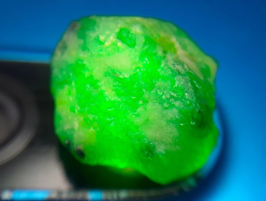 6.8 ct - Untreated Natural Emerald - Rough- 1.36 g