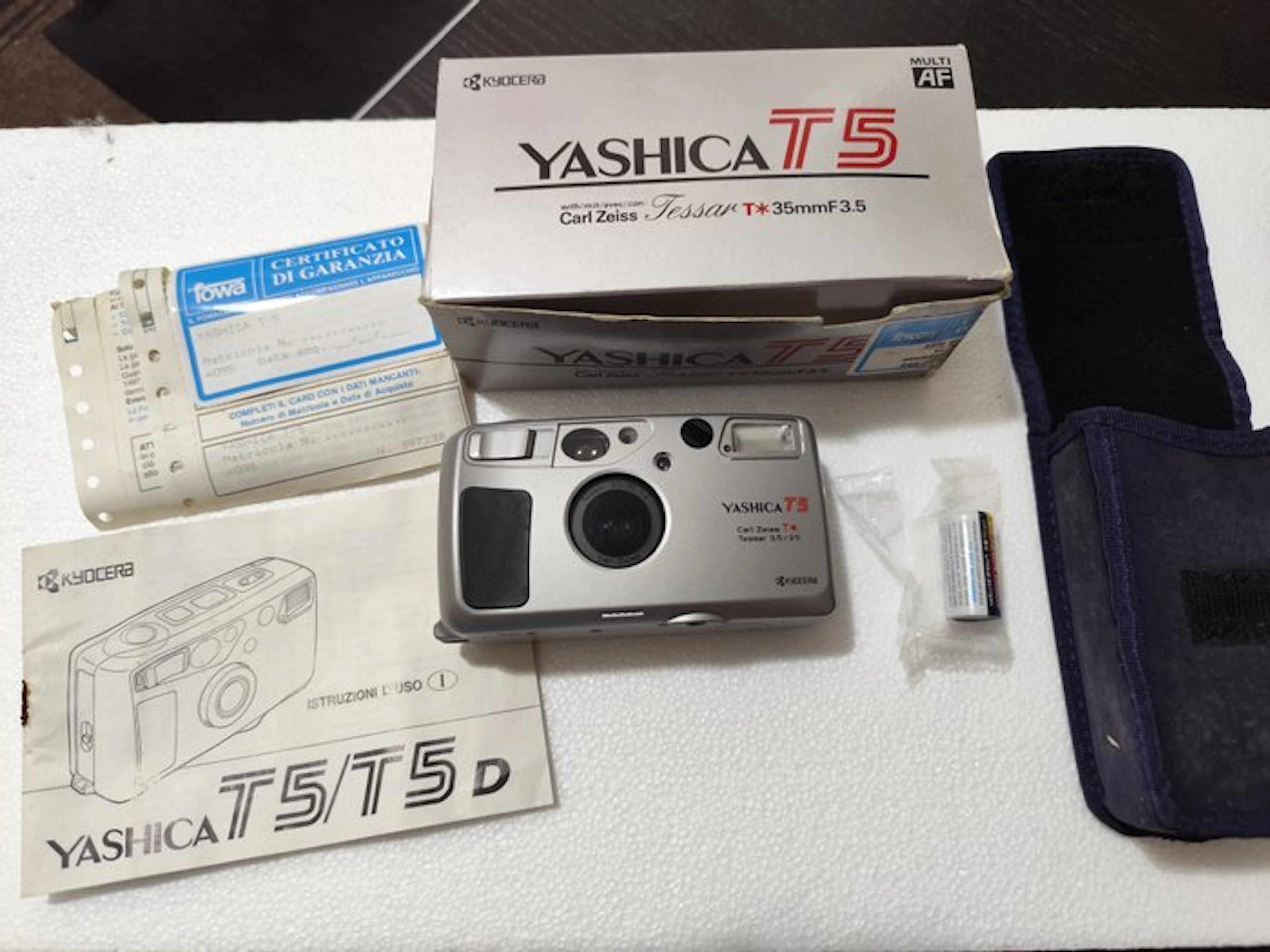 Yashica, Kyocera T5 con scatola e libretti originali | Analogue camera