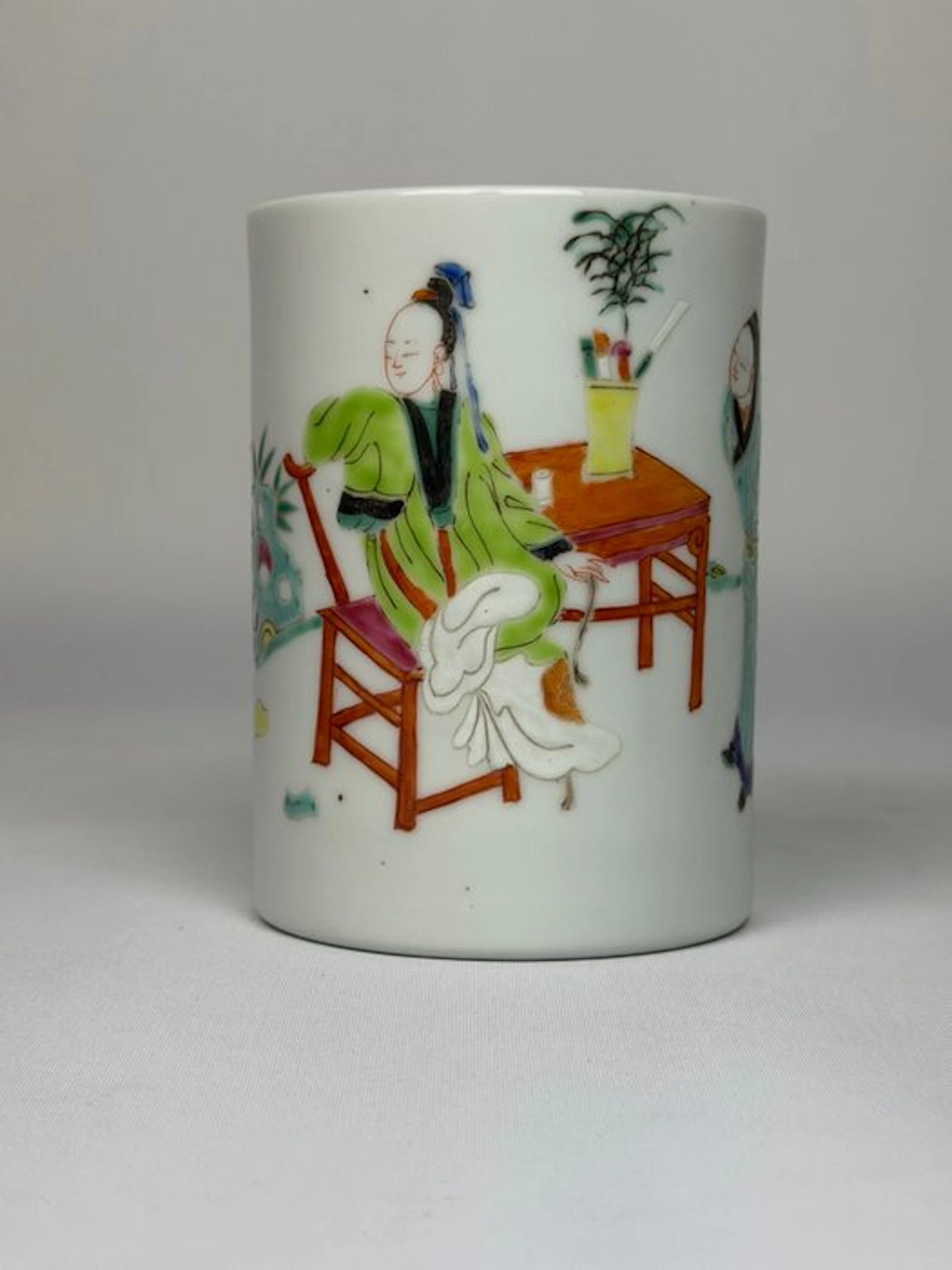 Famille Rose Figural Porcelain Brush Pot - Porcelain - China - 20th century