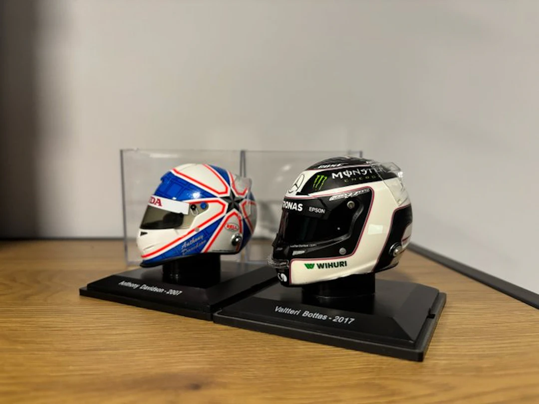 Spark 1:5 - Model race car (2) - Valtteri Bottas 2017 - Anthony Davidson 2007