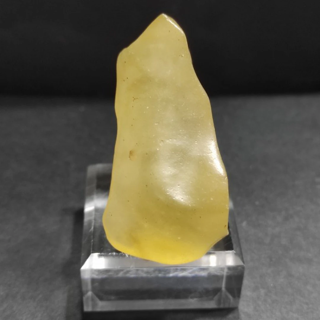 Libyan Desert Glass Specimen - Height: 3 cm - Width: 2.5 cm- 20 g - (1)