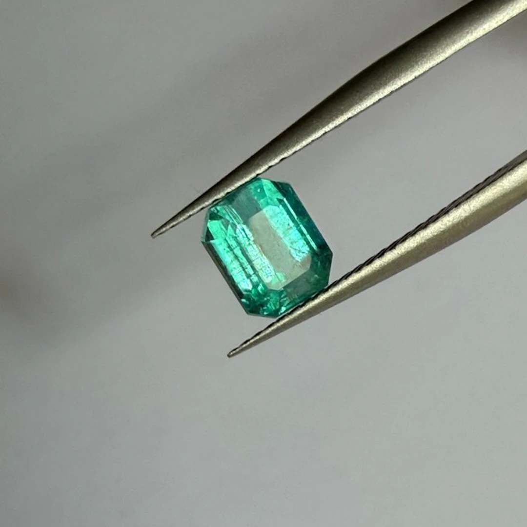 Emerald - 1.32 ct - International Gemological Institute (IGI) - High quality