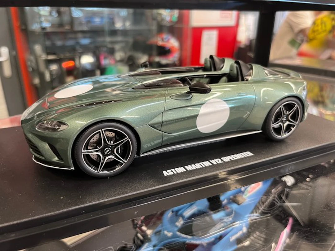 GT Spirit 1:18 - Model sports car - Aston Martin V12 Speedster