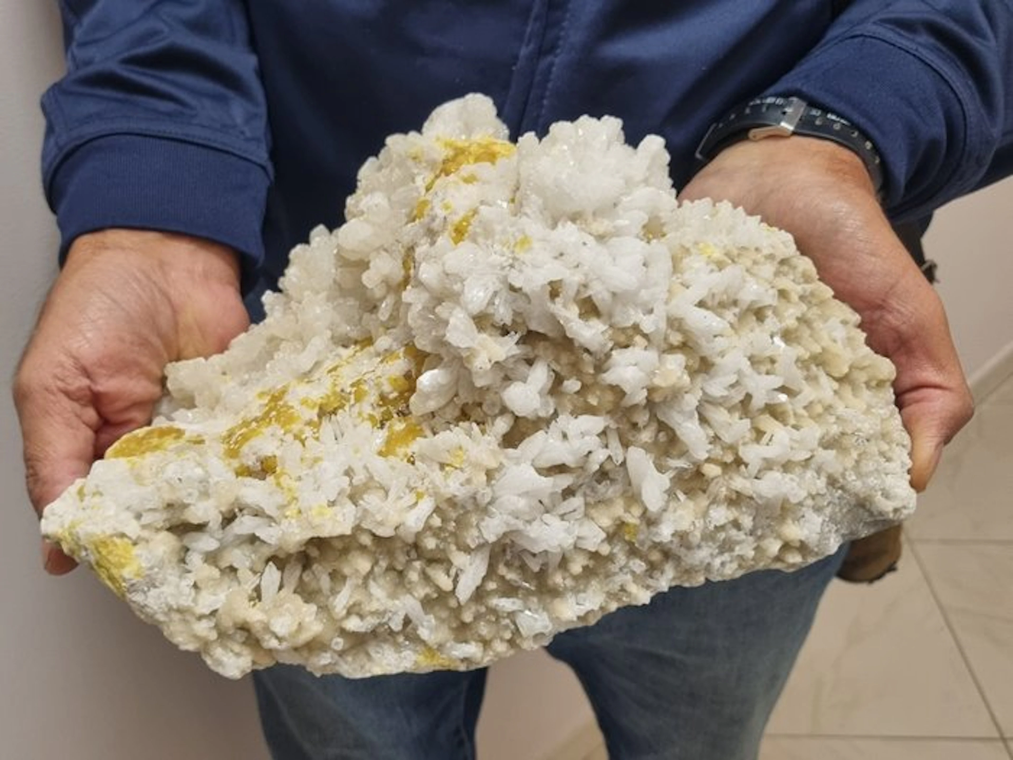 Celestine Crystals on matrix - Height: 30 cm - Width: 18 cm- 7 kg - (1)