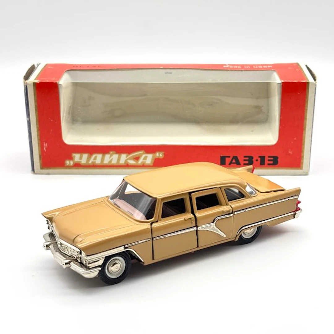 Novoexport 1:43 - Model car - USSR GAZ-13 Chaika (Beige) in Original Box