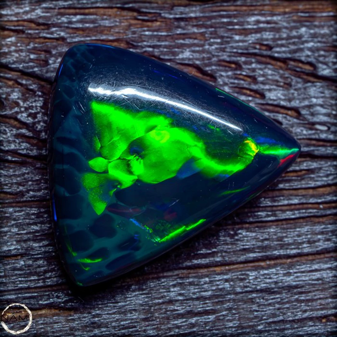 Black Opal – a very dark body with exceptionally intense...