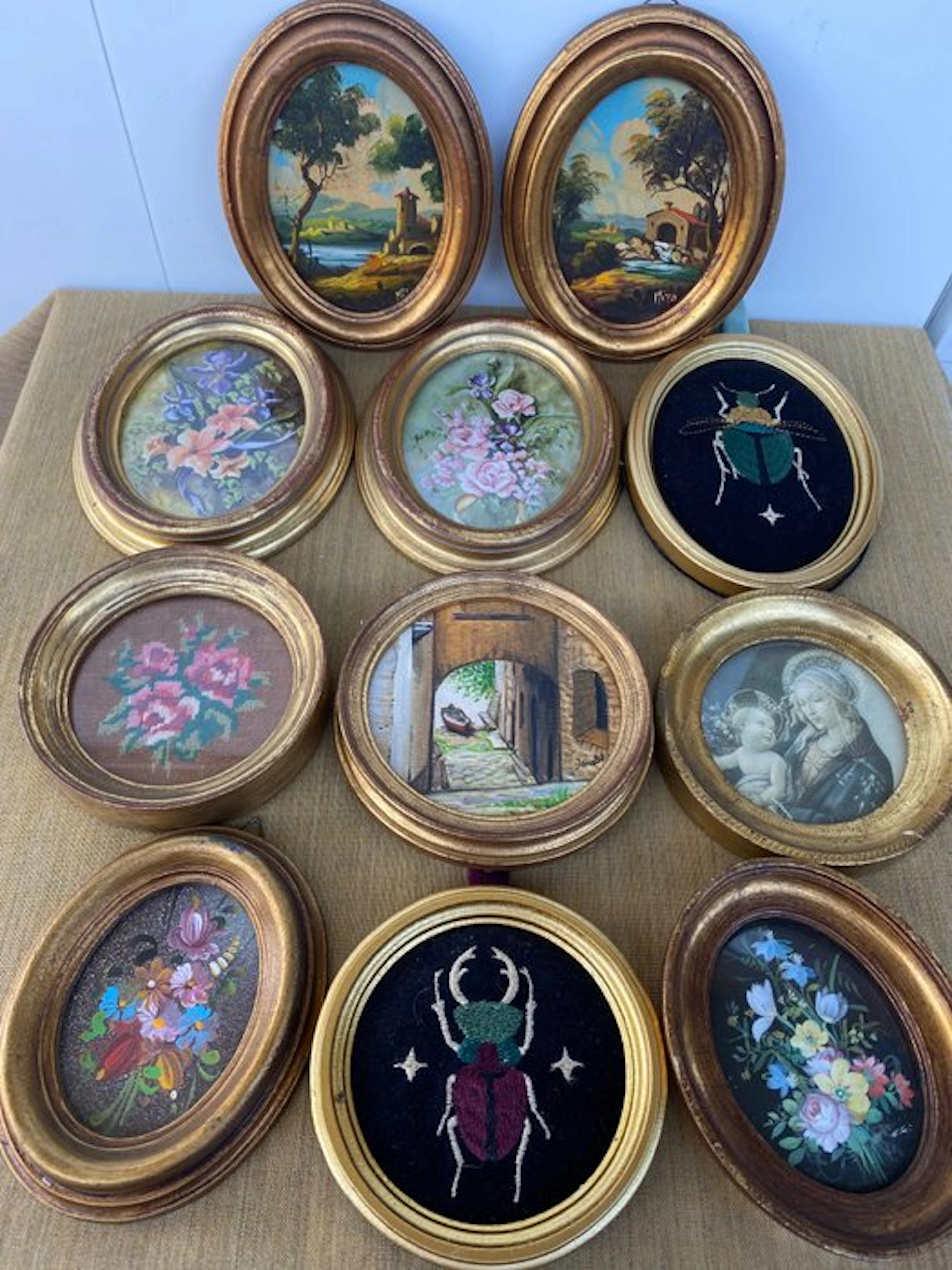 Frame (11) - Wood, Gilded wood frame and other materials.