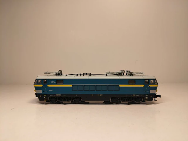 V trains H0 - Electric locomotive (1) - NMBS