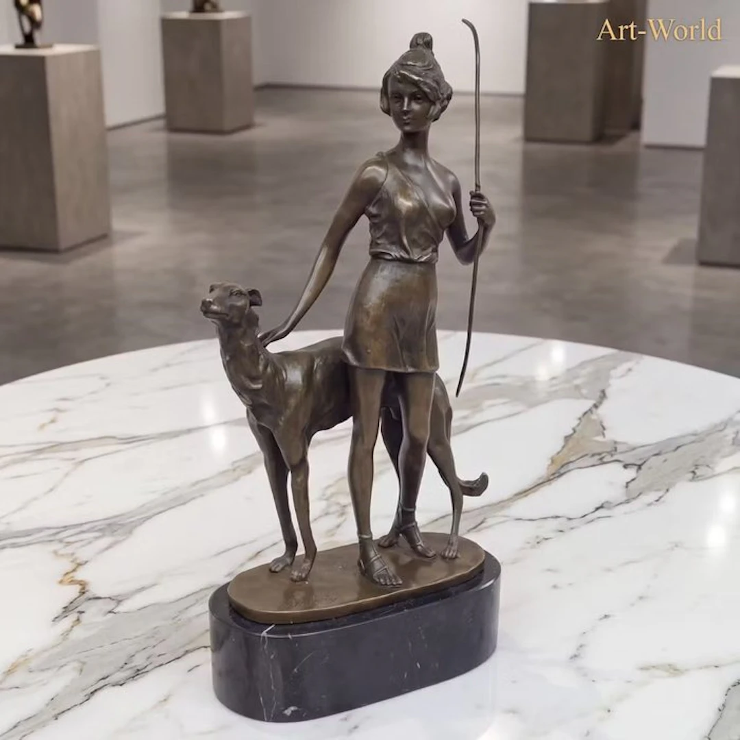 Statue, Groot formaat (45 cm) sculptuur van Diana in de...